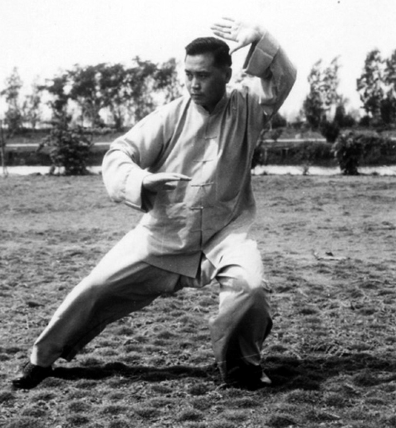 Tung Hu Ling - Tourner et coup de pied transversal - 1957